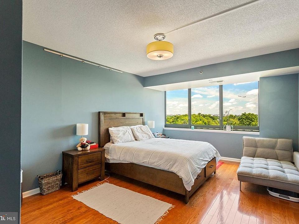 1st image of 1805 Crystal Dr APT 710