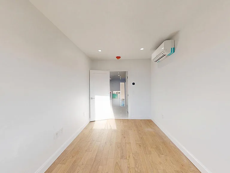 2346 E 2nd St #2 — Photo 9
