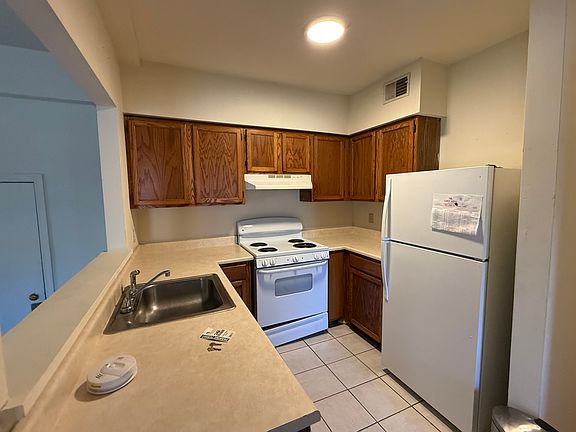 2nd image of 274 Alexander St APT D-2