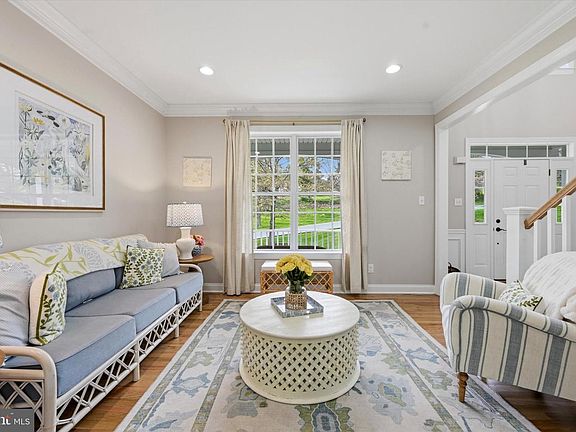 5th image of 104 Cezanne Ct