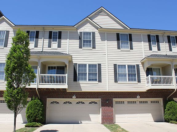 2nd image of 1541 E Lakeview Ln