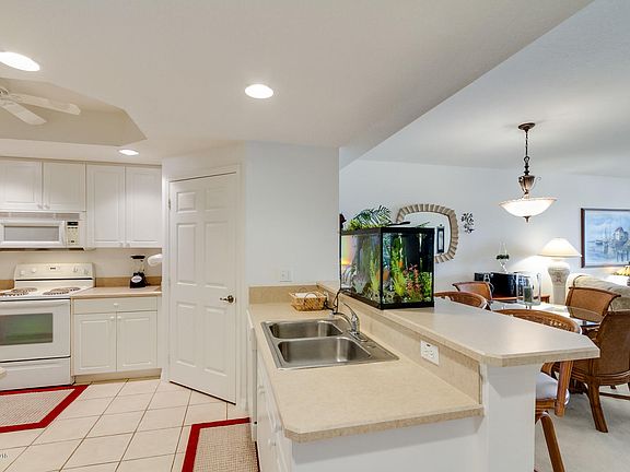 5th image of 8891 Lake Dr APT 505