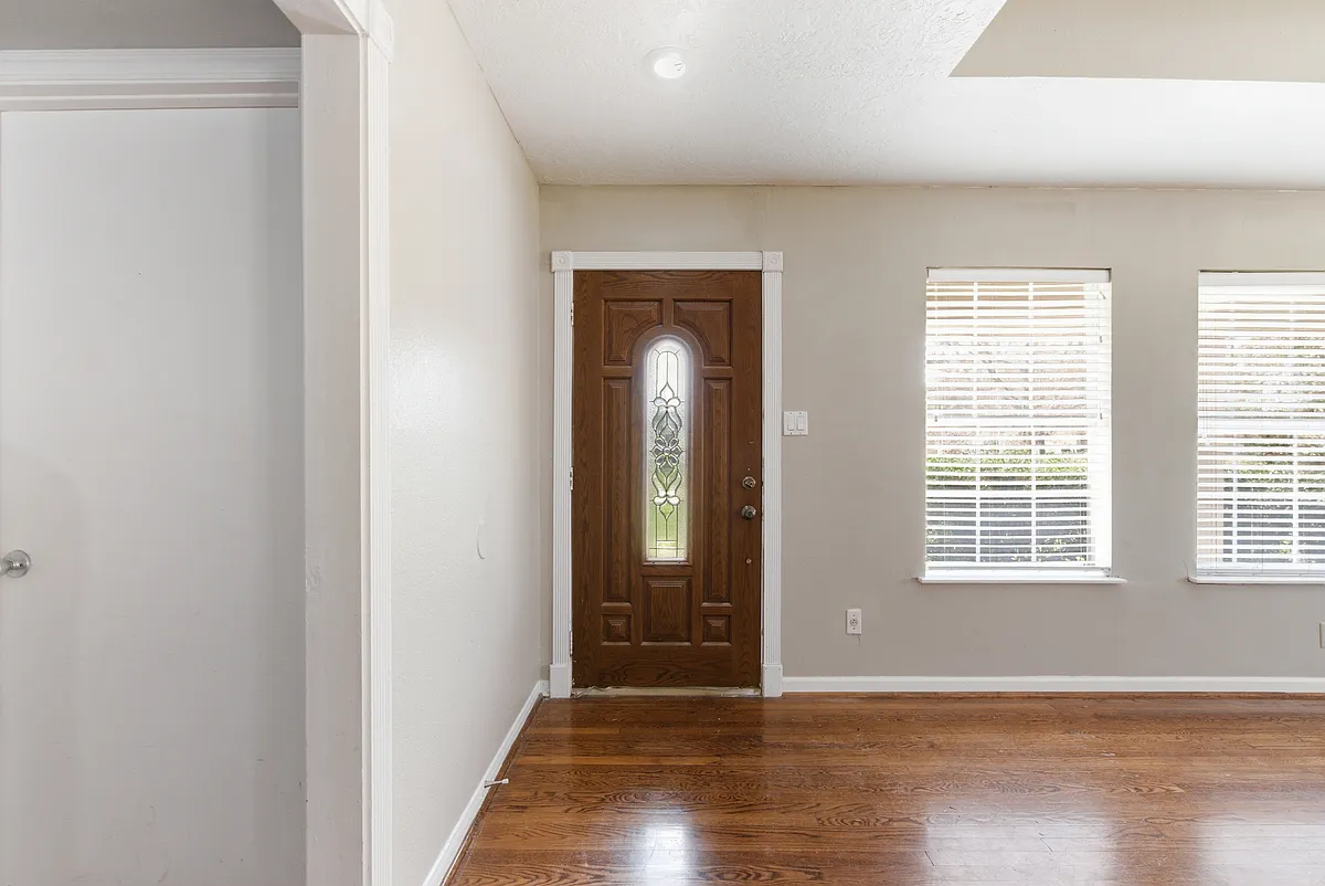 Building Photo - 9638 Pine Lake Dr