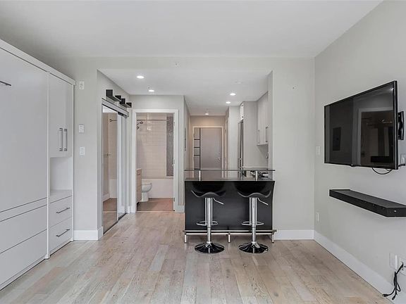 3rd image of 1090 Johnson St #205