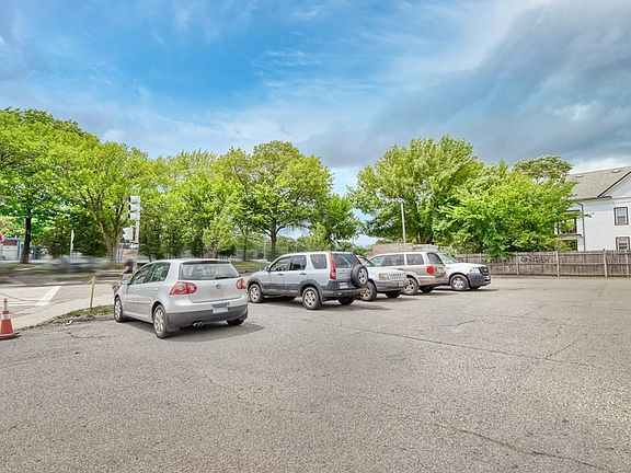 3rd image of 325 Alewife Brook Pkwy