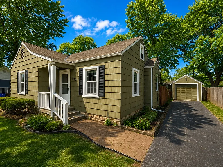 12759 Circle Dr — Photo 2