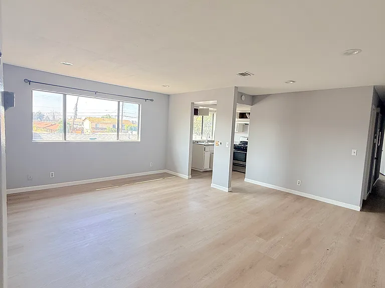 927 S Charlotte Ave #E — Photo 2