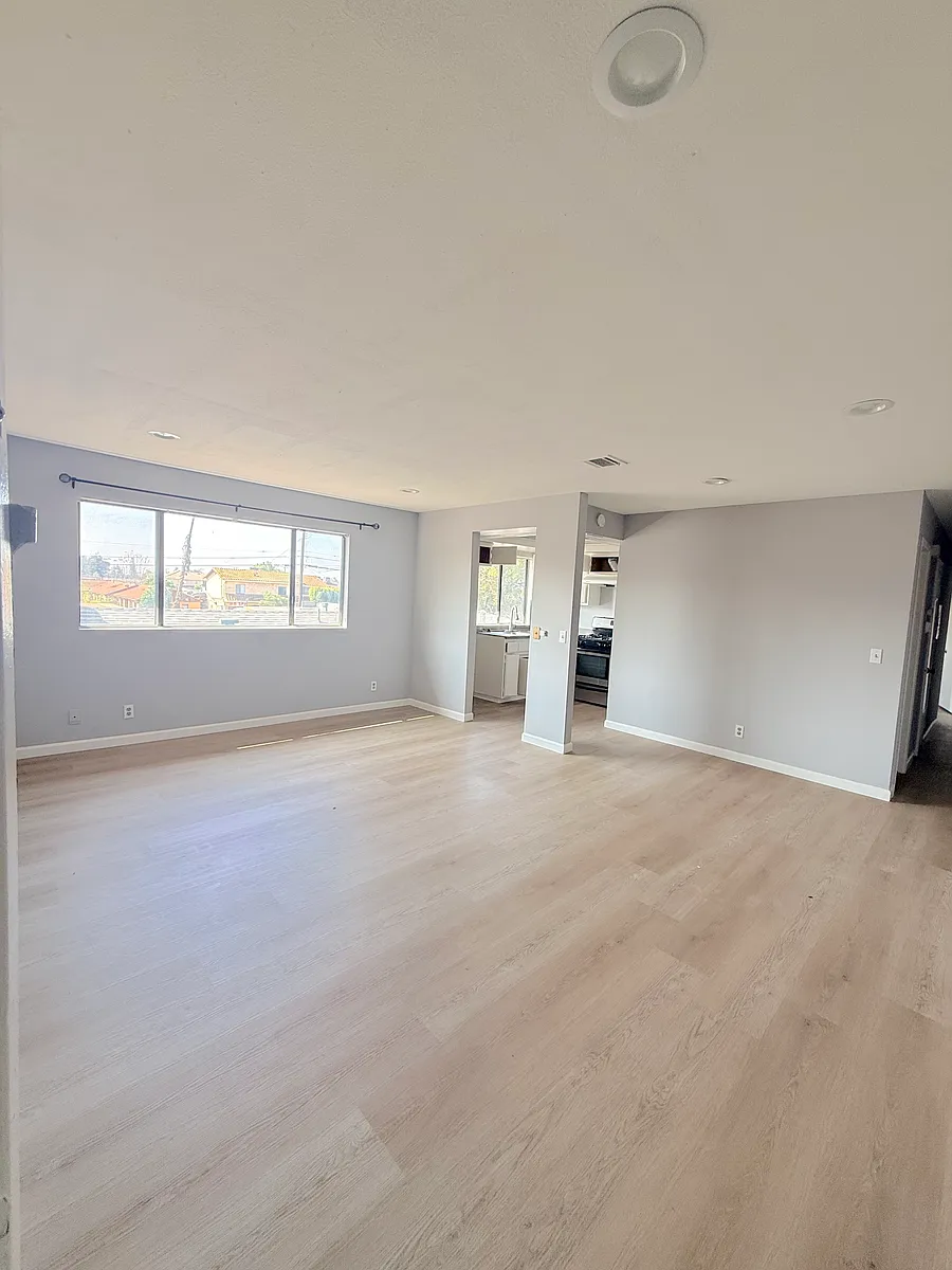 Building Photo - 927 S Charlotte Ave #E
