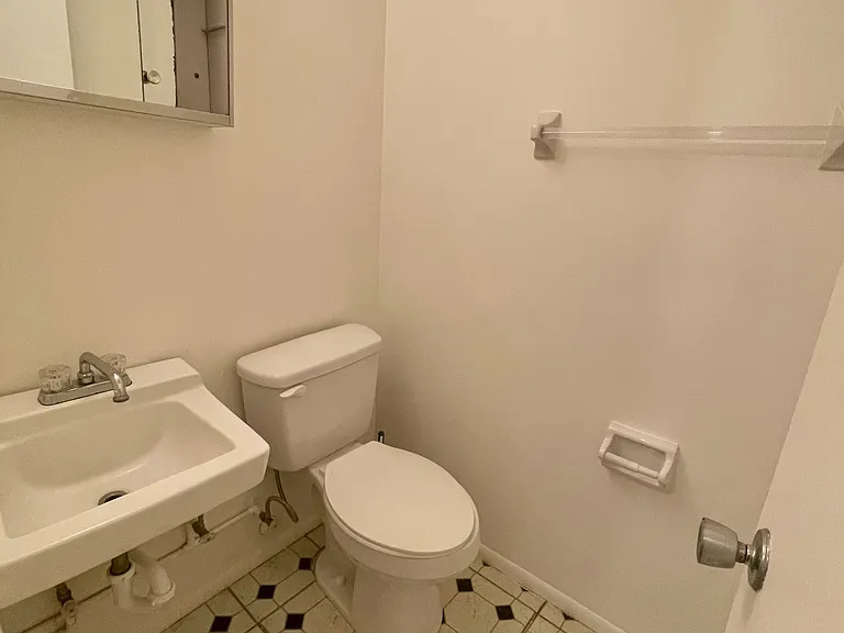 623 Shore Rd — Photo 24