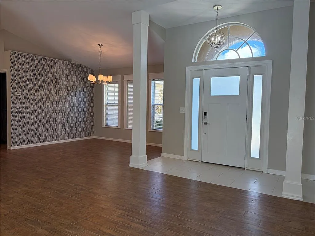 4 bed, 2.0 bath, 2437 sqft, $4,275 — Photo 3