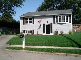 70 Seaside Ct, Warwick, RI 02889