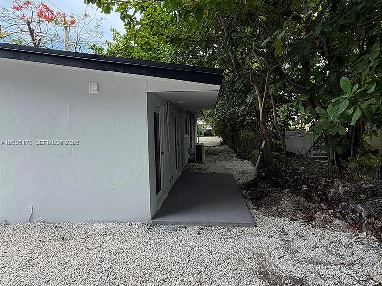 3220 Plaza St — Photo 12