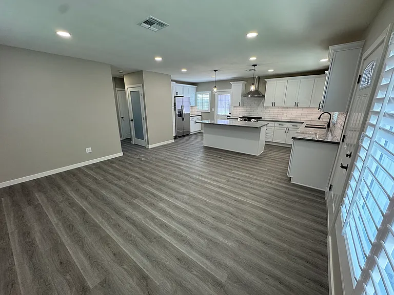 762 E Hillcrest Dr — Photo 7