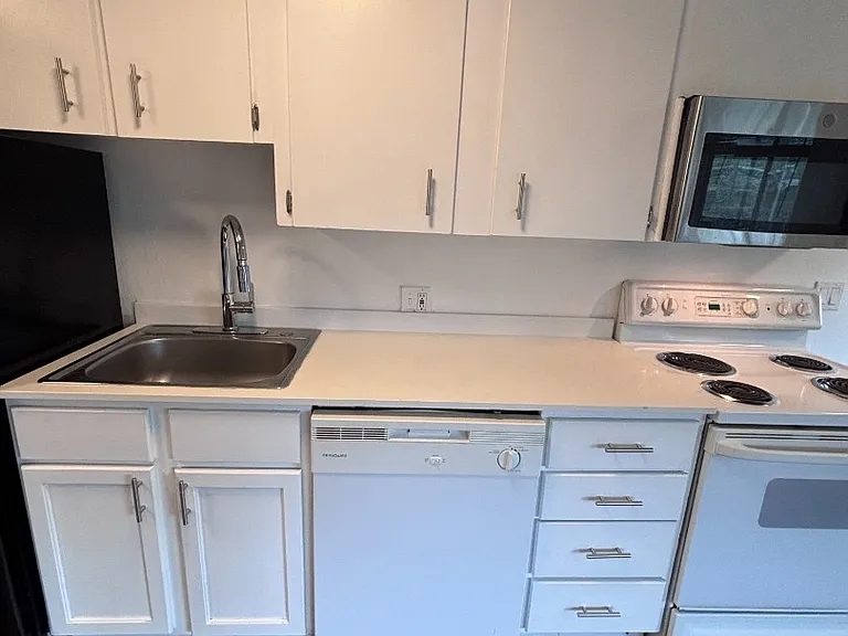 102 Summit Ave N #1 — Photo 12