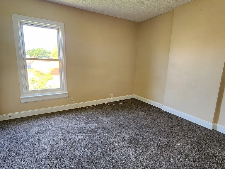 370 W Ferry St #2 — Photo 7