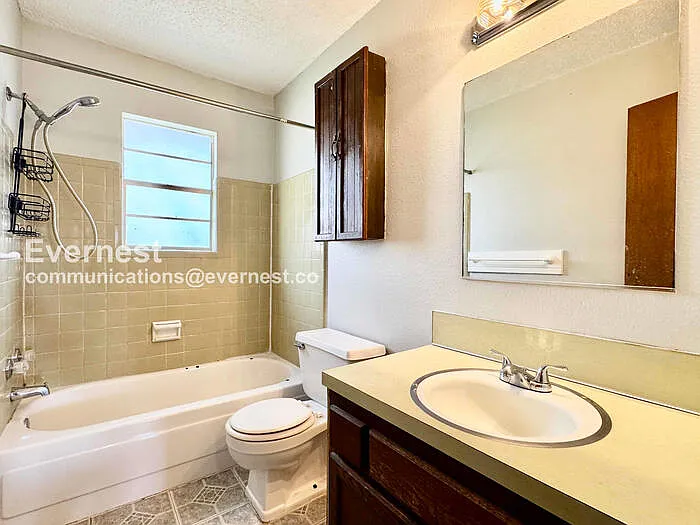909 E Quincy St #4 — Photo 8