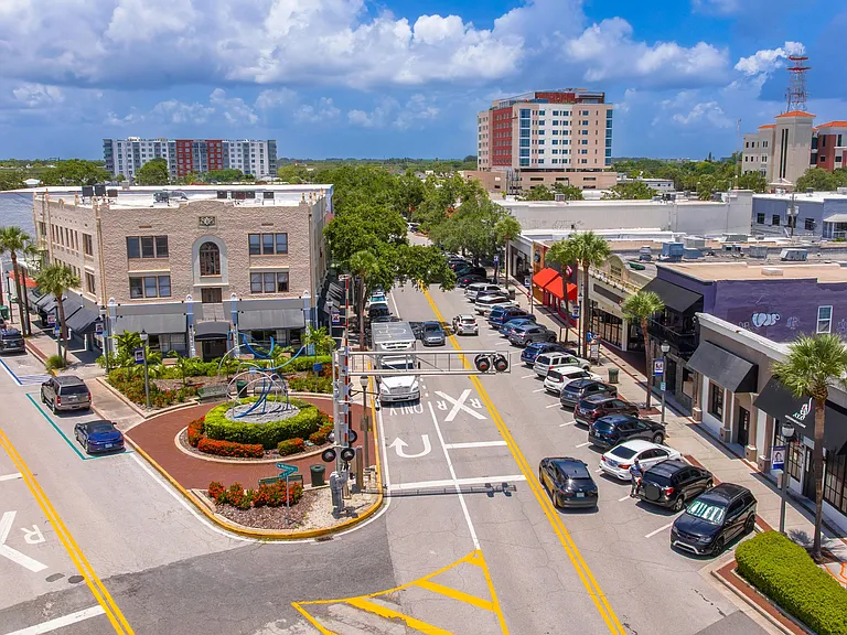 Experience the vibrant energy of downtown Melbourne, just minutes from Grand Oaks Apartments. Shop, dine, and explore in this walkable, historic district.