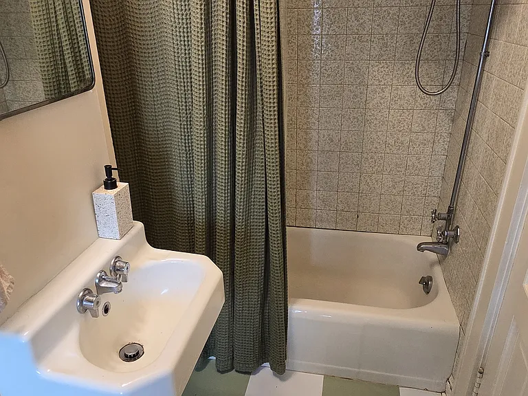 2502 N Frederick Ave #1 — Photo 8