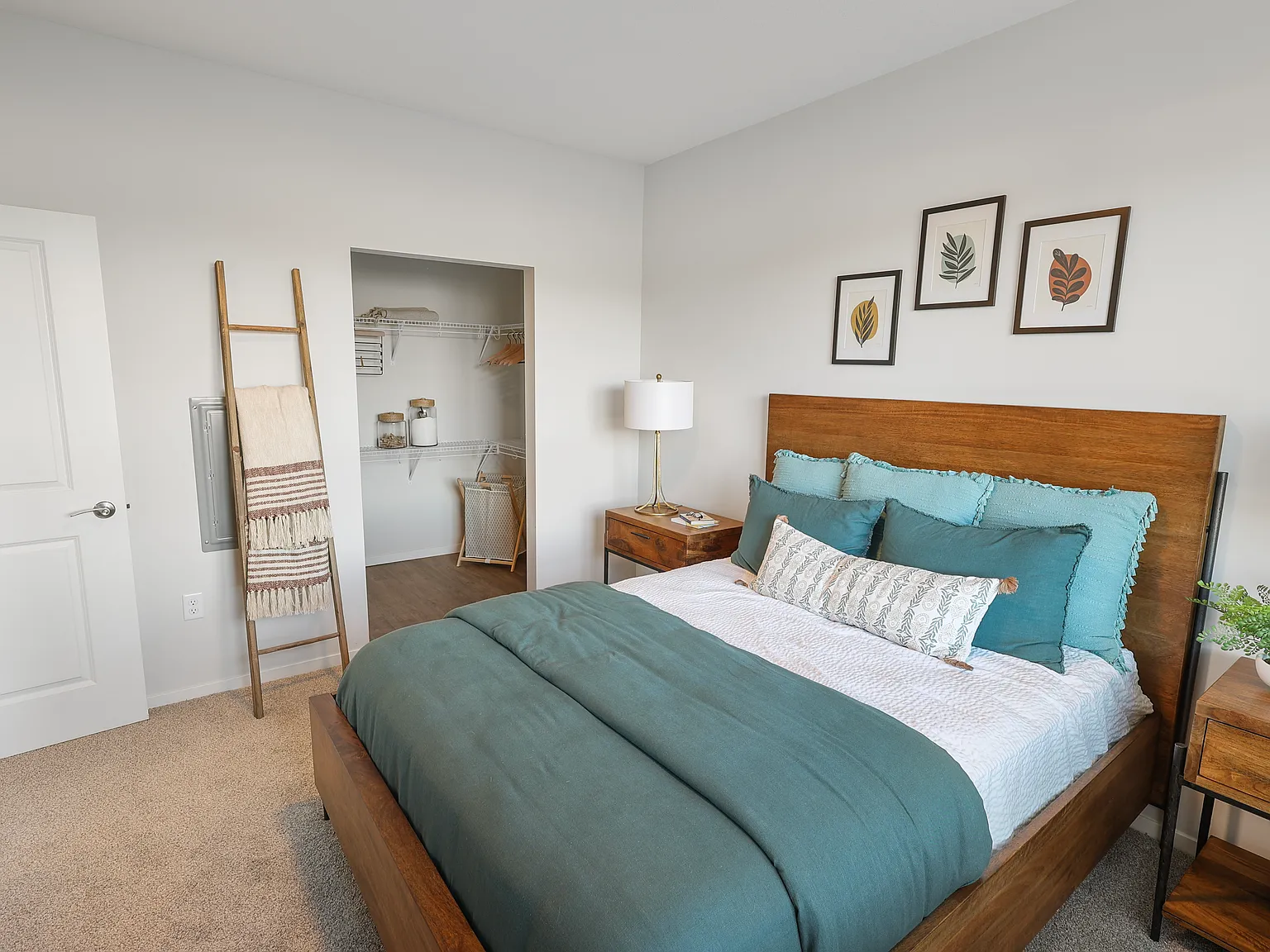 2 bed, 1034 sqft, $2,030 — Photo 3