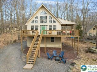 225 N Arrow Dr, Pocono Lake, PA 18347