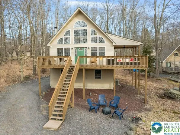 225 N Arrow Dr, Pocono Lake, PA 18347