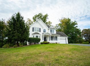 77 Valleywood Dr, Schenectady, NY 12302