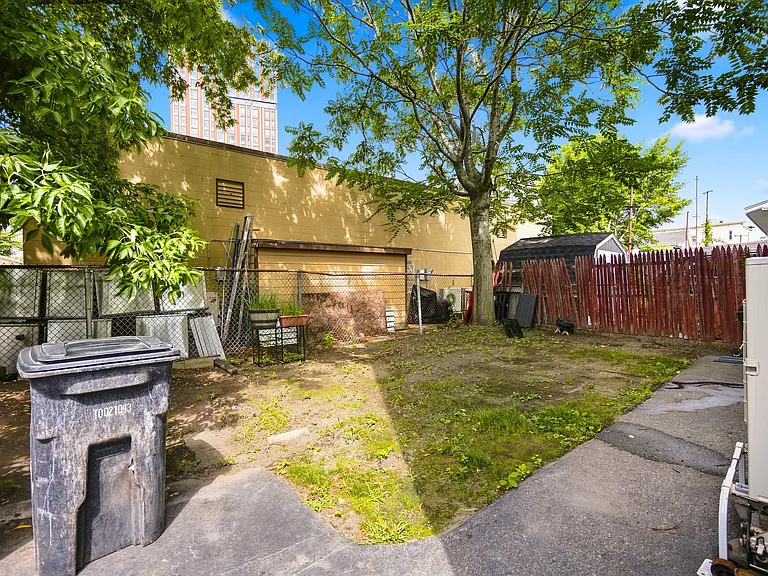 27 Linden St #27 — Photo 17