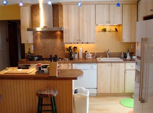 3355 Ladbrook St, West Bloomfield, MI 48324