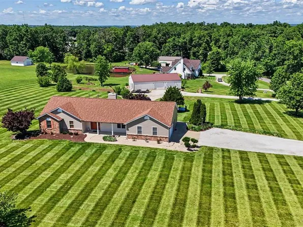 151 Plantation Dr, Troy, MO 63379