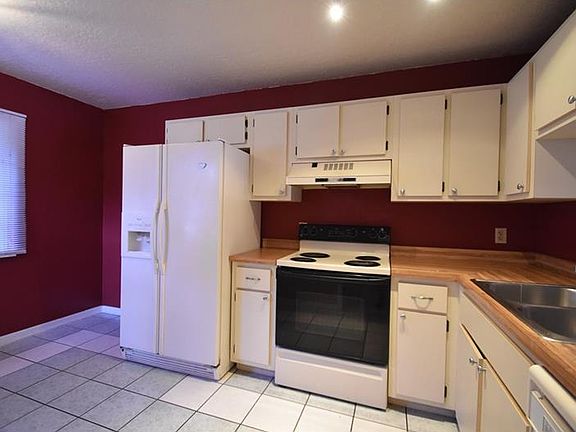 2nd image of 301 Douglas Dr