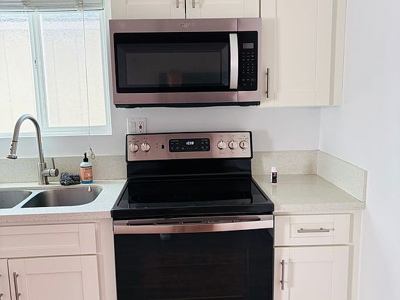 3rd image of 6526 Beeman Ave