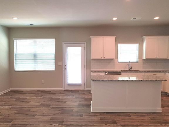 5th image of 9 Wesley Way S