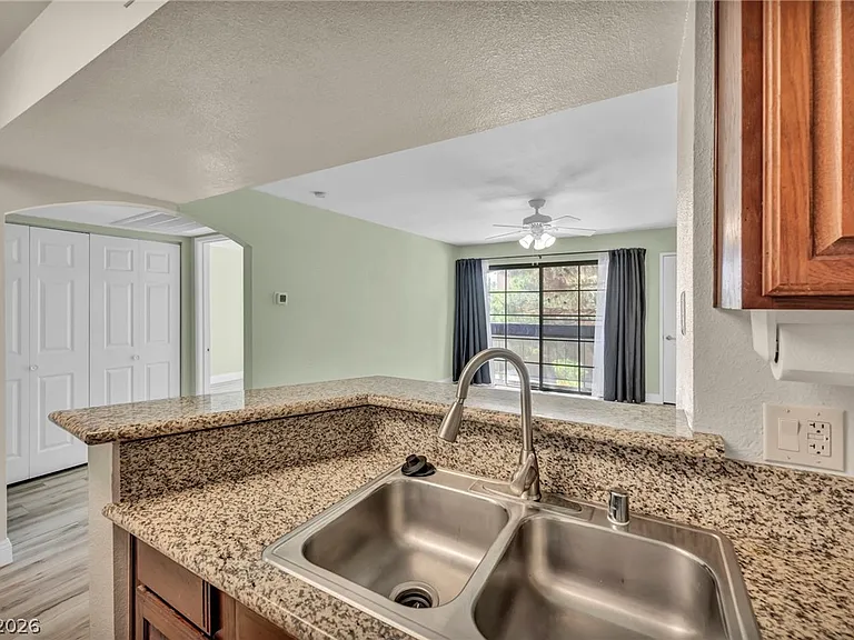 5118 S Jones Blvd #206 — Photo 12