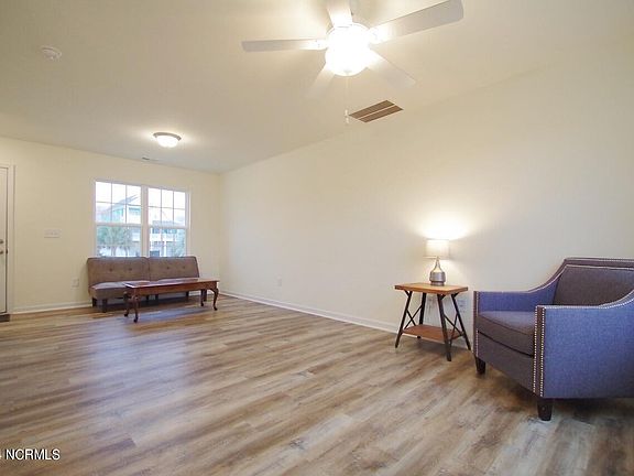 4th image of 230 Hickory Shores Drive