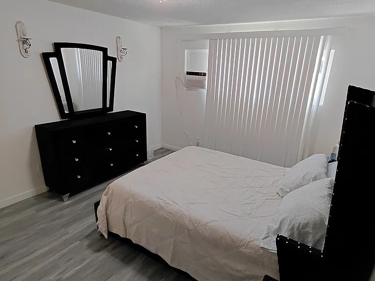 4824 1/4 E Live Oak St — Photo 10