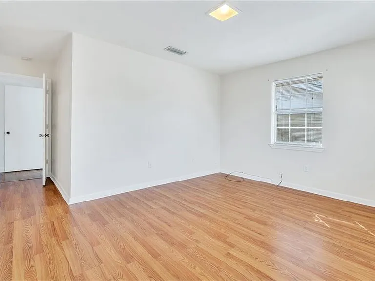 1424 Carrollton Ave — Photo 9