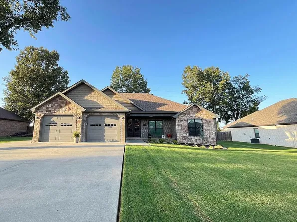 1805 Wedgewood Dr, Paragould, AR 72450
