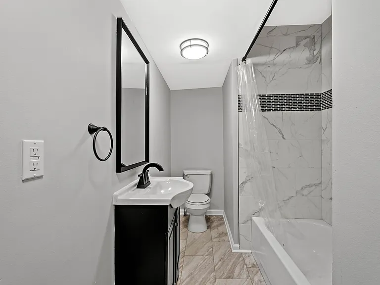 105 Broadway St — Photo 10