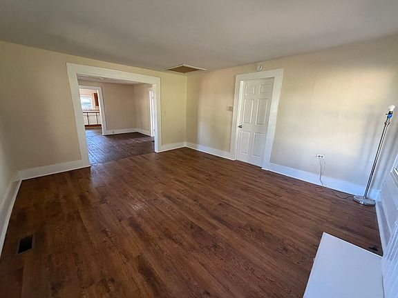 3rd image of 82 Stokes St