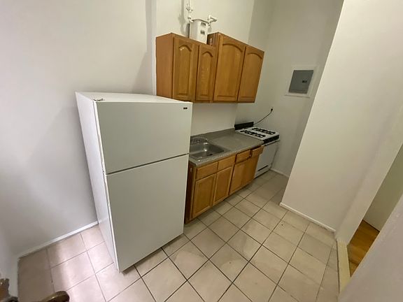 4th image of 700 W 175th St #1G