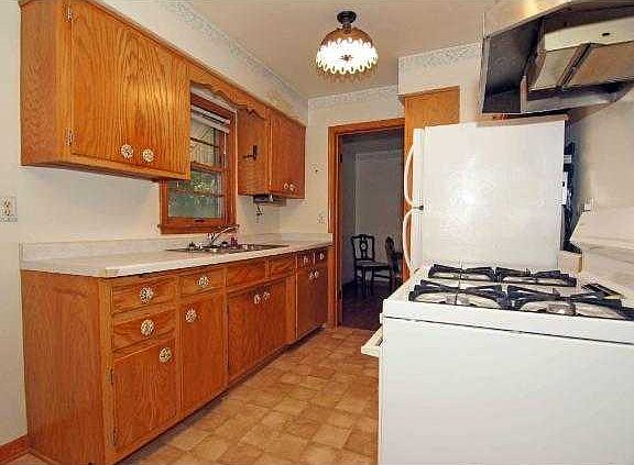 5th image of 1393 Mechanic Ave
