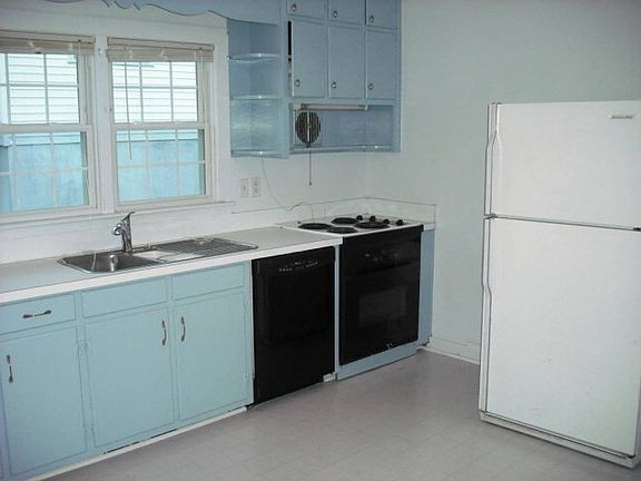 3rd image of 409 Church Ave
