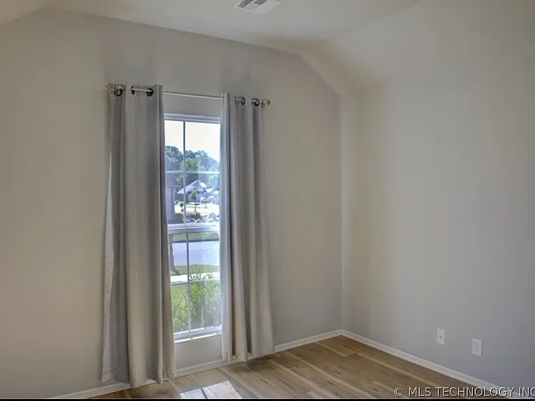 7012 S Elder Ave — Photo 22