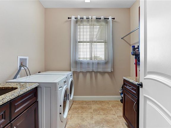 5th image of 607 NW 33rd Ave