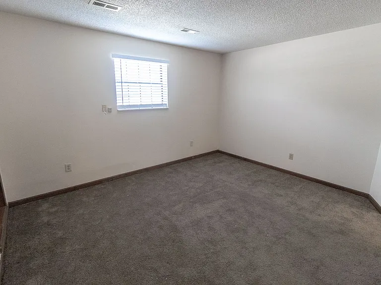 420 N East Park Ln — Photo 15