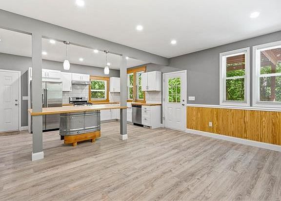 5th image of 2731 Holmes St