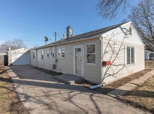 1018 40th St, Moline, IL 61265