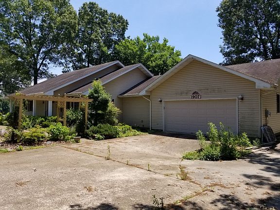 2nd image of 1907 Fairwater Cir