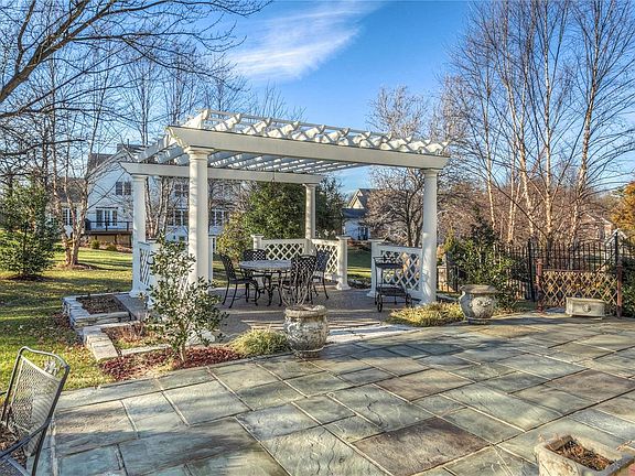 2nd image of 953 Kingscove Ct