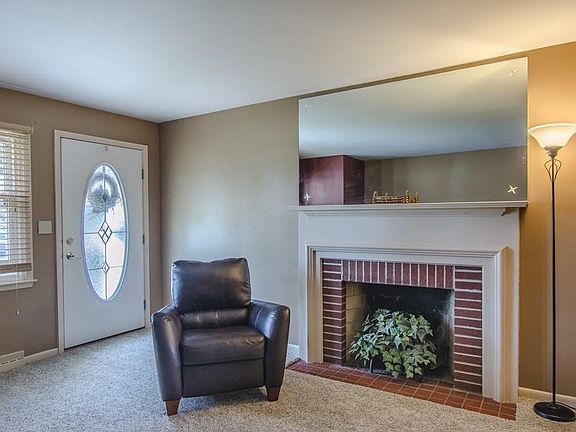 3rd image of 528 Broadview Ave